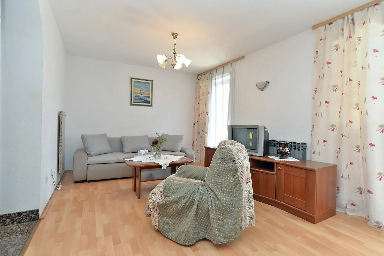 Apartments Ivanka 378 Rovigno 0*,  Croazia