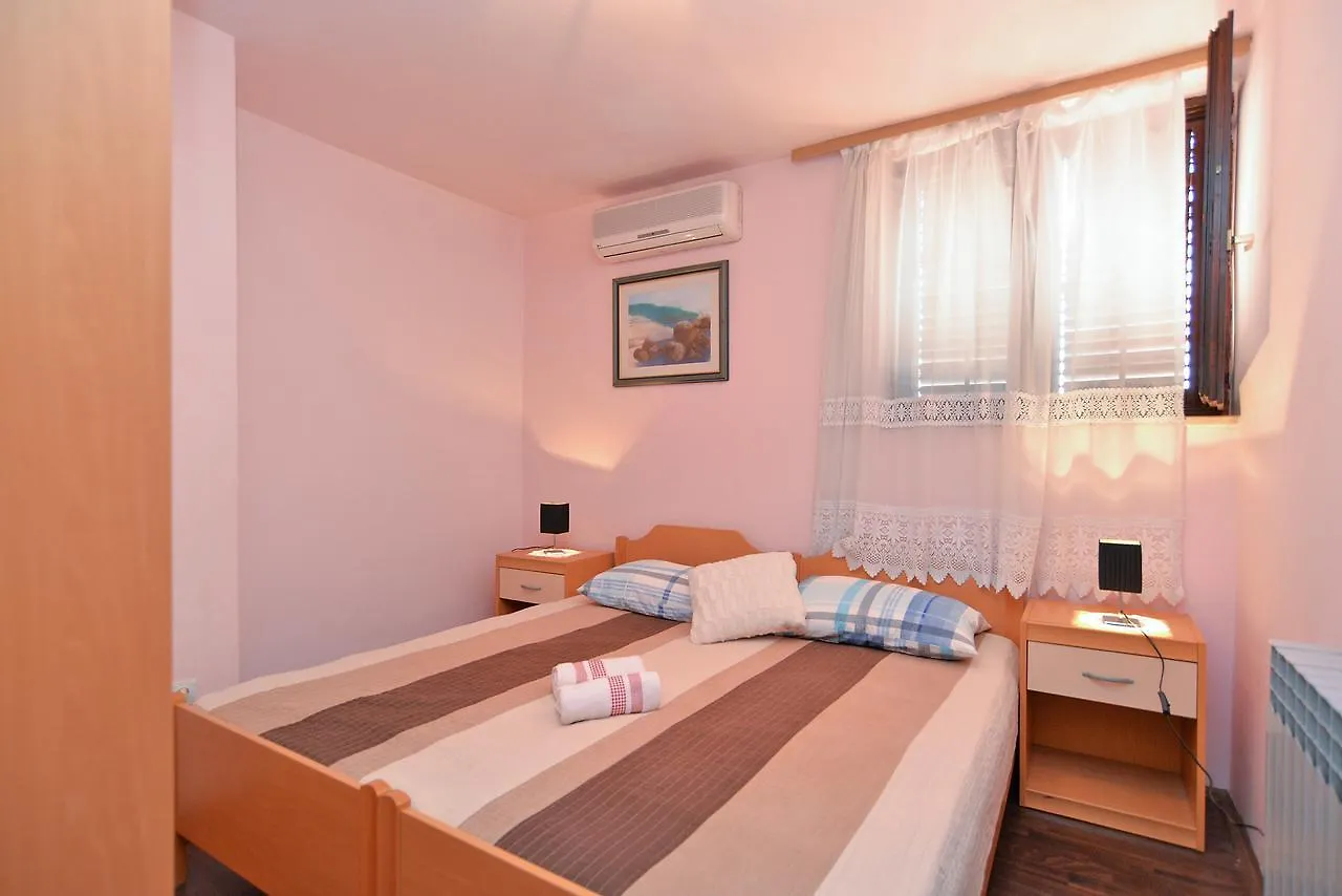 Apartments Ivanka 378 Rovigno